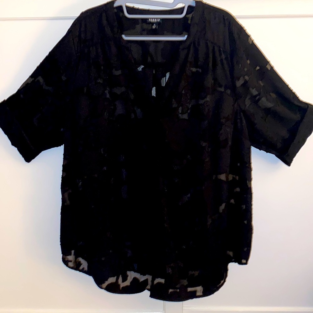 Torrid Sheer Floral Top. Alternate sleeves wear 3/4” button up or long sleeved